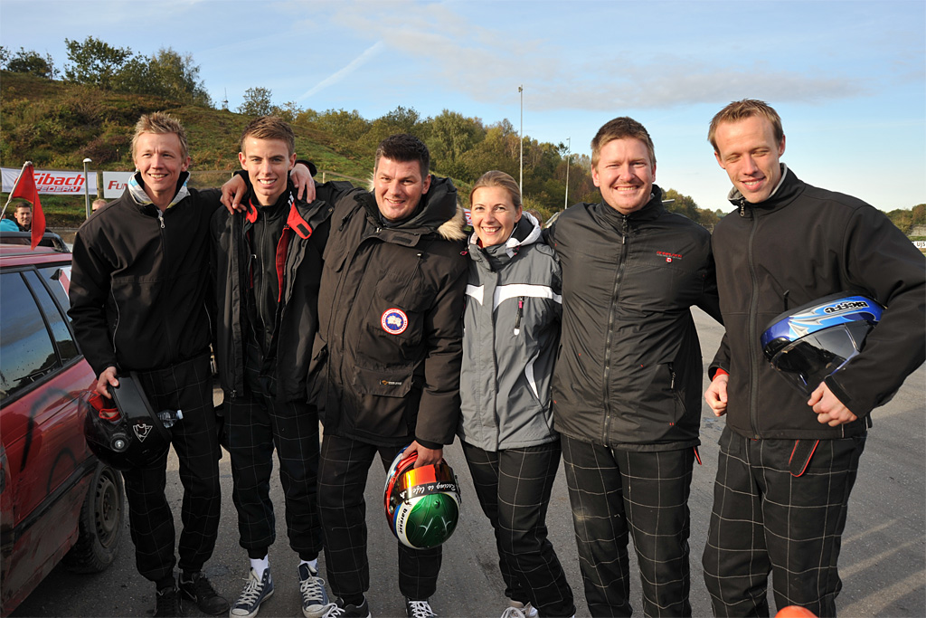 Kørerne fra Tegee-Dan Clio Cup var hver sekunderet af en hjælper under arrangementet